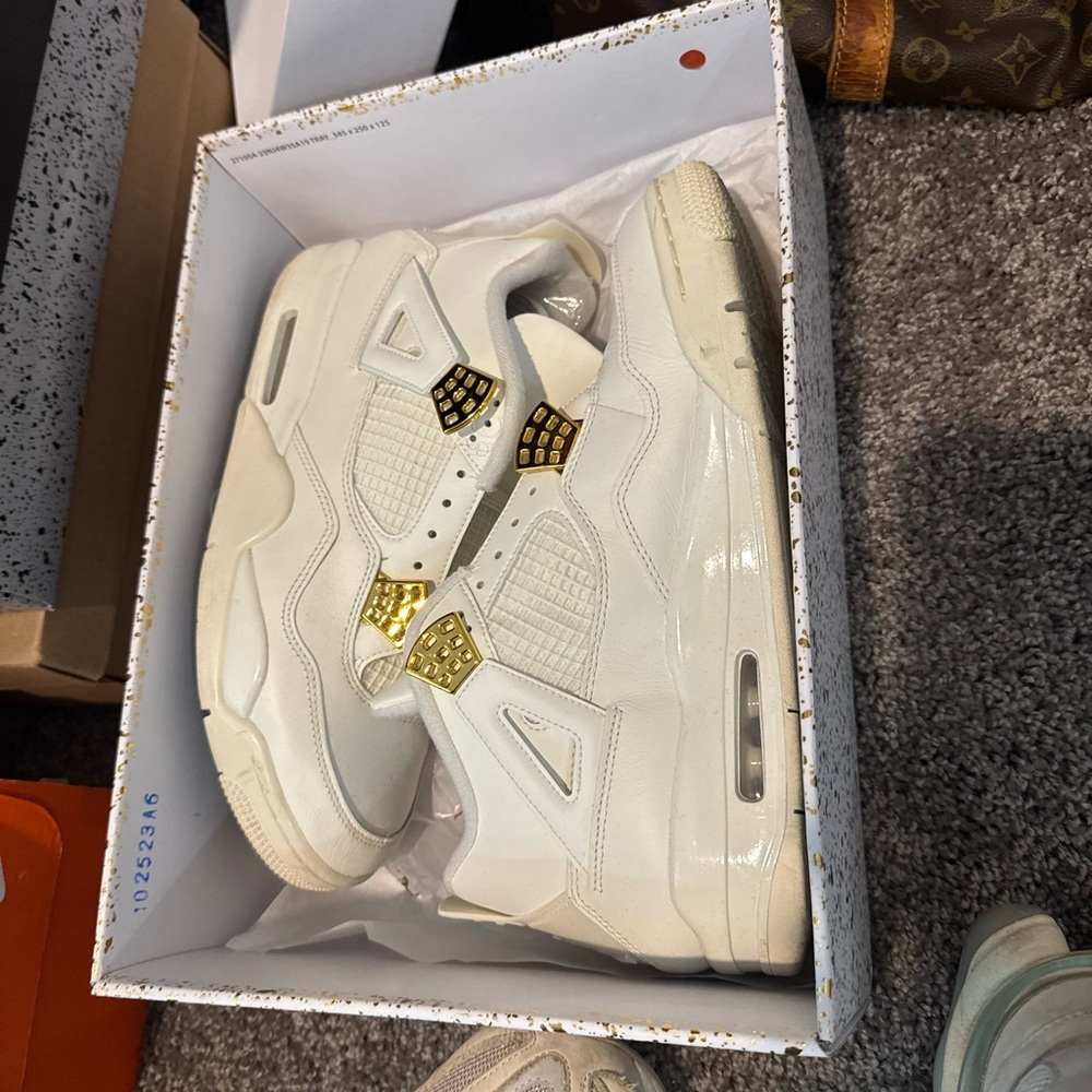 Jordan Sneakers in Cream and Gold